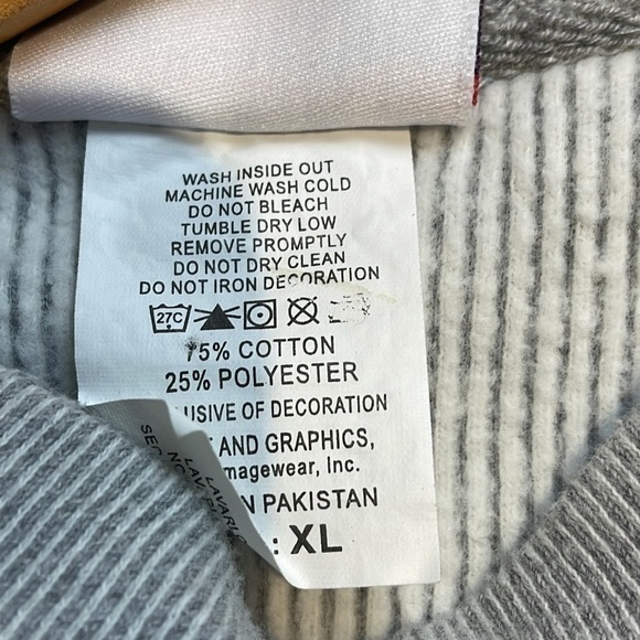 NFL - New England Patriots sweatshirt size extra large - Picture 8 of 8